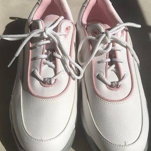 Golf shoes